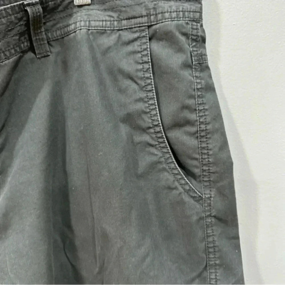 Columbia men’s gray cargo shorts 42 - Picture 6 of 13